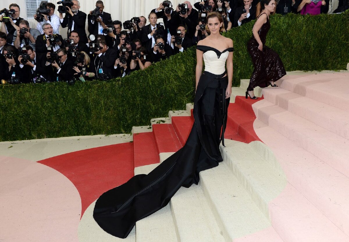 Платье-трансформер Эммы Уотсон на Met Gala, 2016