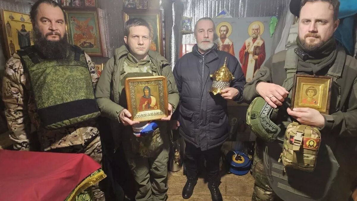     Съёмочная группа телеканала «Спас» с Борисом Корчевниковым и протоиереем Игорем Фоминым продолжает крестный ход по линии боевого соприкосновения.