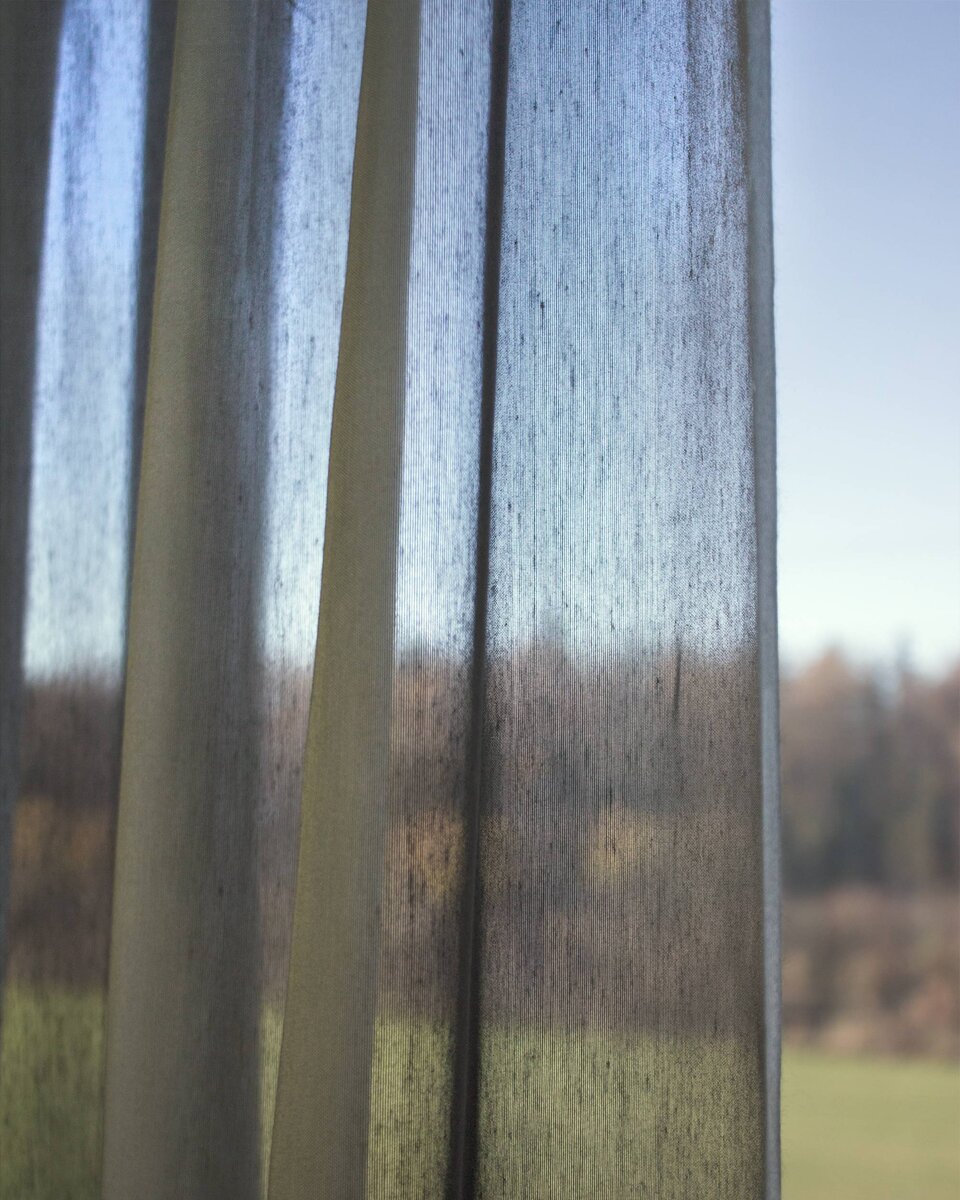 солнце было не мутное. яркий свет. ослепительное солнце фото. размытый закат. утро солнце.