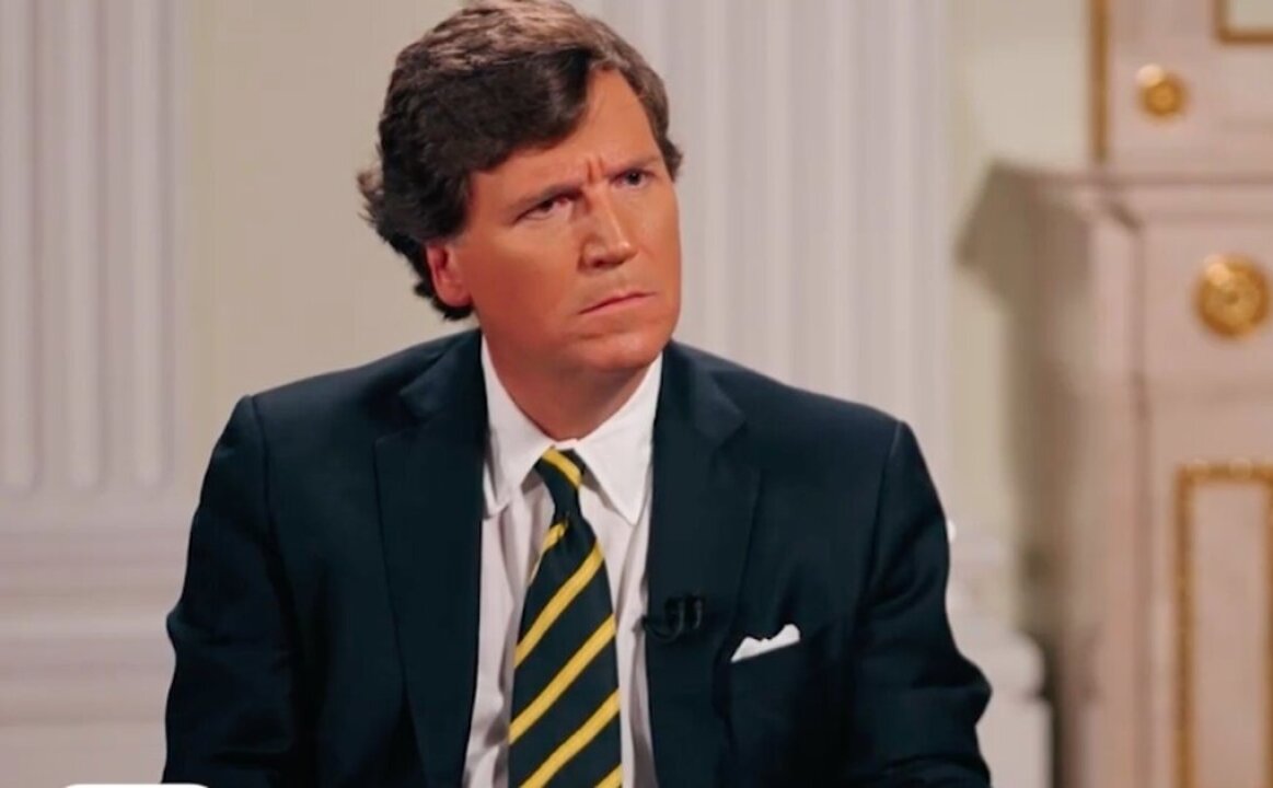    Semafor: во время визита в РФ Карлсон встретился со Сноуденом и Тарой Рид