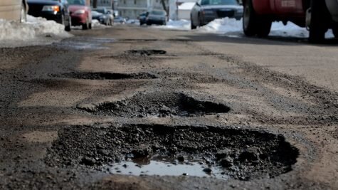 В яму на 3 дня. В яму на 3 дня. В яму на 3 дня. Тарханкут машина провалилась. Устранили яму на пешеходной дороге.