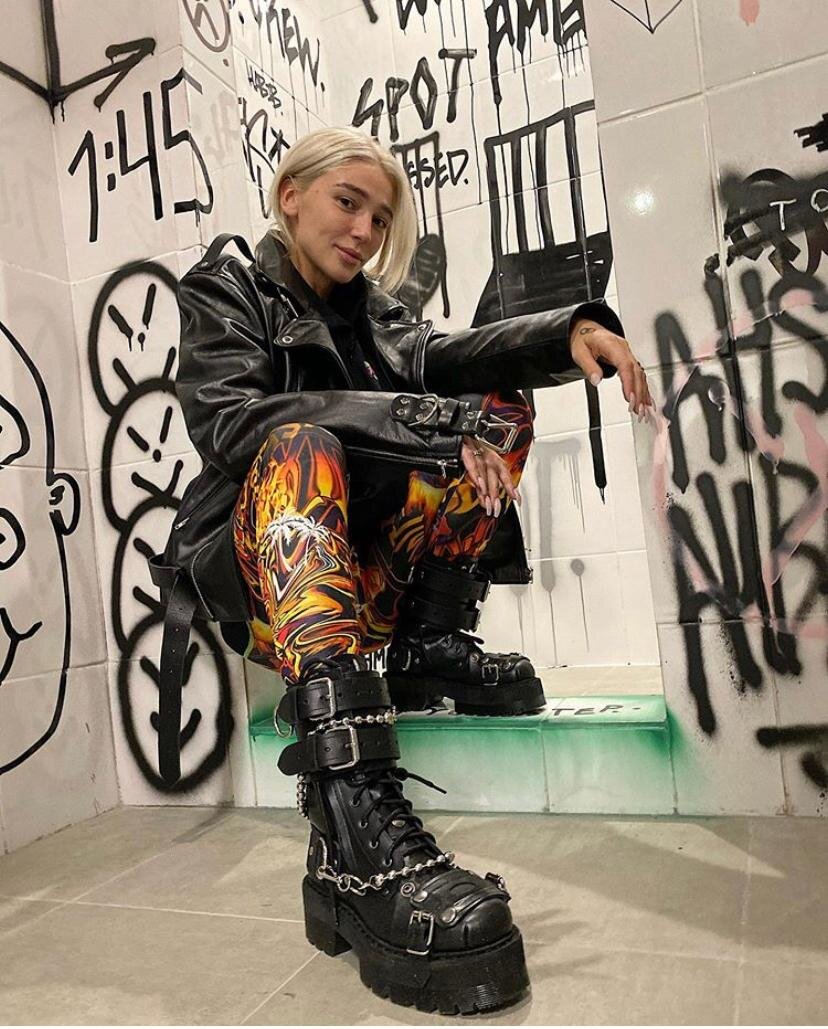 2 2 девочка мечты. 2 2 девочка мечты. Девушка счастье. 2 2 девочка мечты. Блондинка и брюнетка.