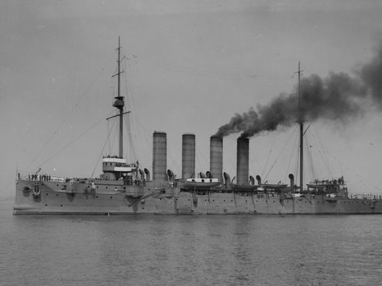 Крейсер варяг 011. Флагман тихоокеанского флота гвардейский ракетный крейсер варяг. Крейсер варяг владивосток. Крейсер варяг затоплен. Грк варяг.