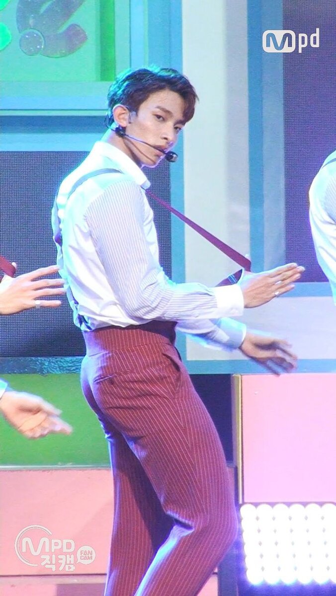 Ateez 2023. Ateez halazia. Ateez хонджун inception. Ateez участники 2021. Кпоп группу ateez.