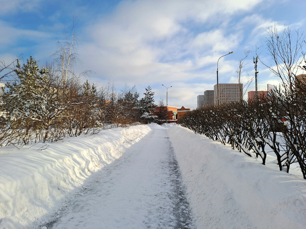 До са́мого асфальта почищено.