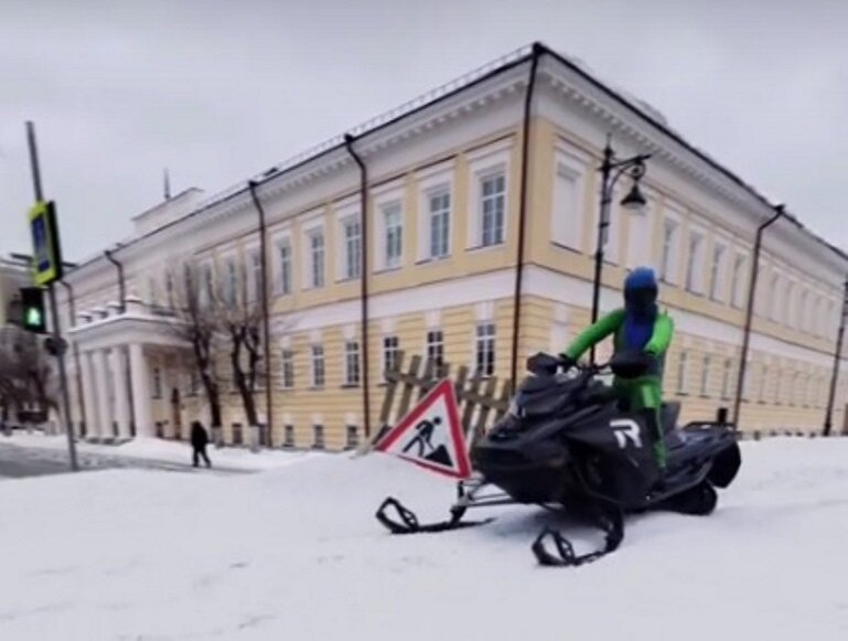 На этот раз команда 3D-художников проектной группы REN опубликовала реалистичный ролик с улицы Советской. Диджитал-художники продолжают творить на самые актуальные темы для Оренбурга.
