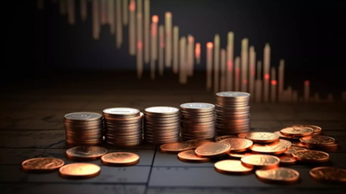    Эксперт заявил, что ключевую ставку могут повысить на 1,5% в первом полугодии 2024 года.