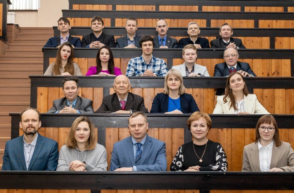 Сотрудники лаборатории ИГХТУ НИЛ синтеза, исследований и испытания каталитических и адсорбционных систем для процессов переработки углеводородного сырья. 2021 г. 