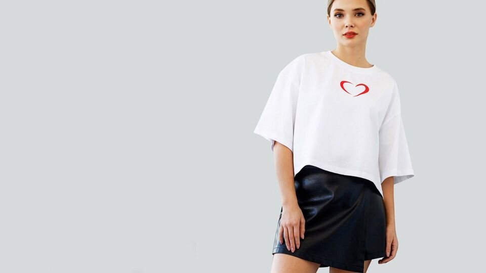 Модные женские футболки 2024 для вашей любимой