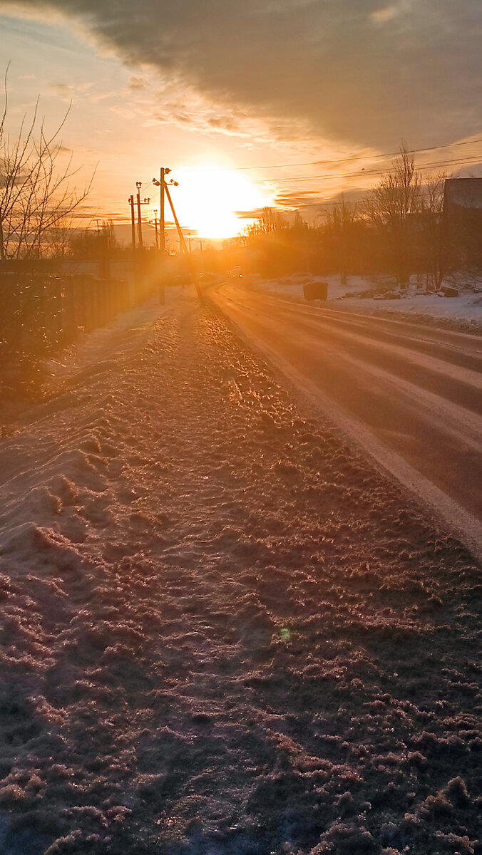 Найди где я живу. Путник живопись. Найди где я живу. Найди на картинке. Детские рисунки.