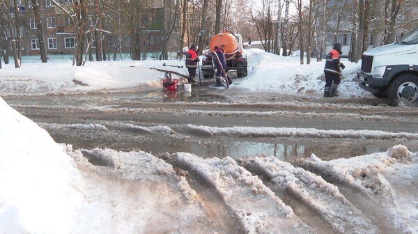     В Иванове часть улицы Кудряшова залило водопроводной водой