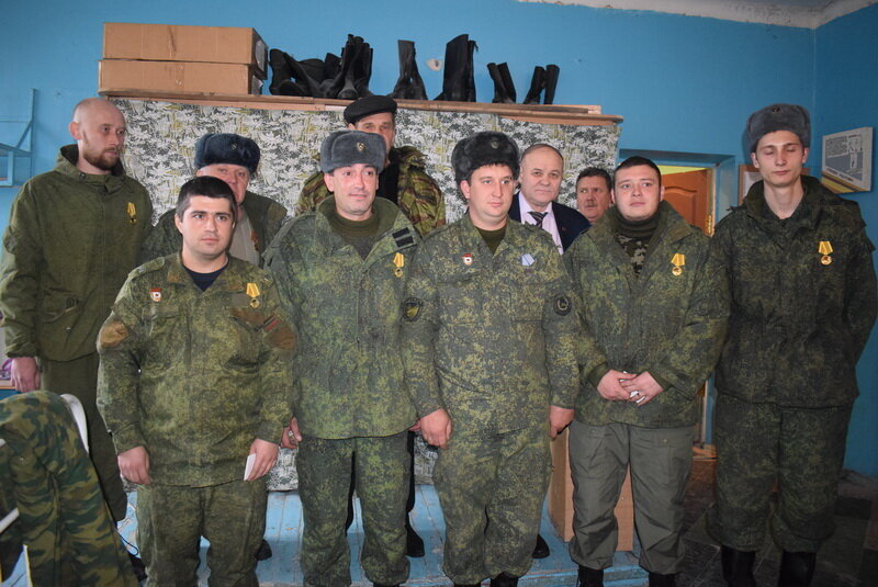 А.К. Черепанов с награждёнными медалями РКРП ополченцами, ноябрь 2018 г.