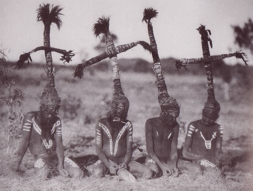 Древнее племя 6 букв. Плоскоголовые аборигены Австралии. Чуринги аборигенов Австралии. Племя арунта. Аборигены Австралии обряд инициаций.