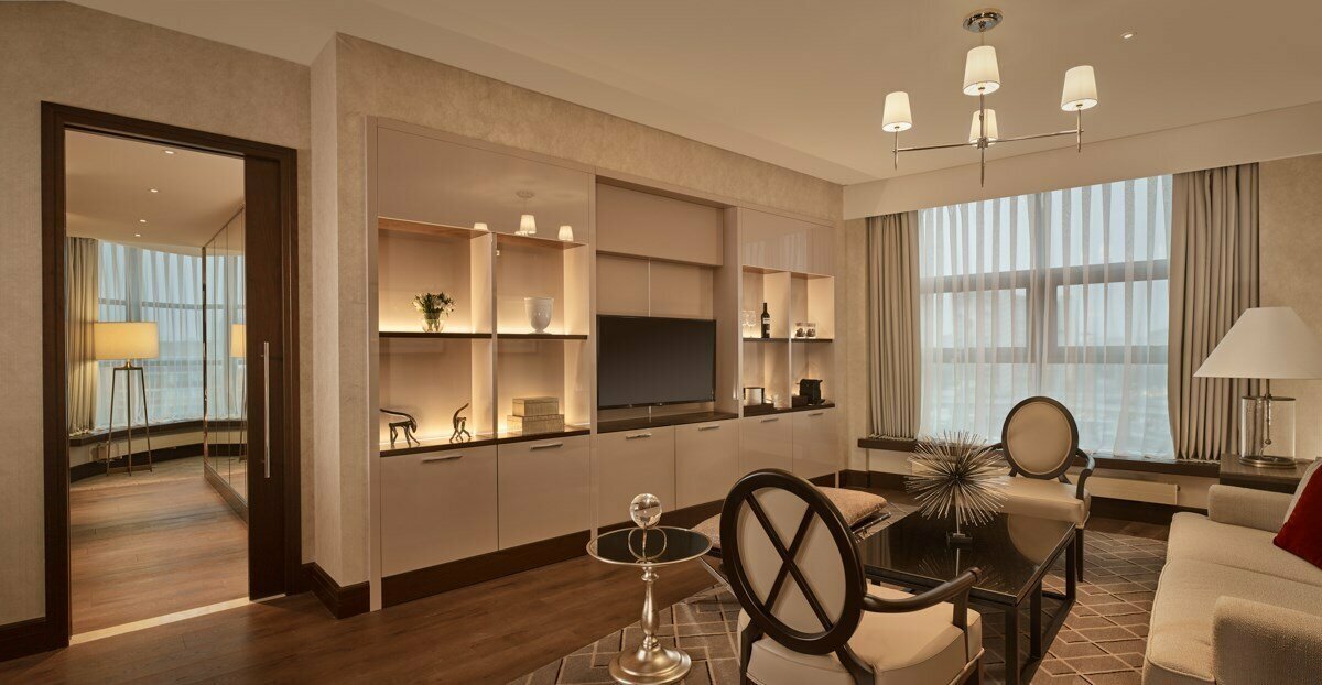 Большая гостиная — классический атрибут номера сьют. Фото: Хаятт Ридженси Москва Петровский Парк / Яндекс Путешествия