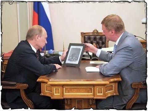 Обещал всем школьникам гибкий планшет. Было лет 10-12 назад