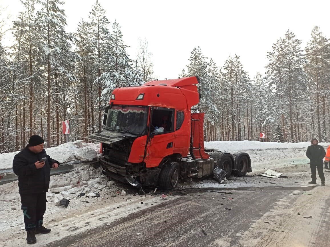 Автобус с 27 детьми столкнулся с грузовиком на трассе в Карелии | Новости  Петрозаводска | Дзен