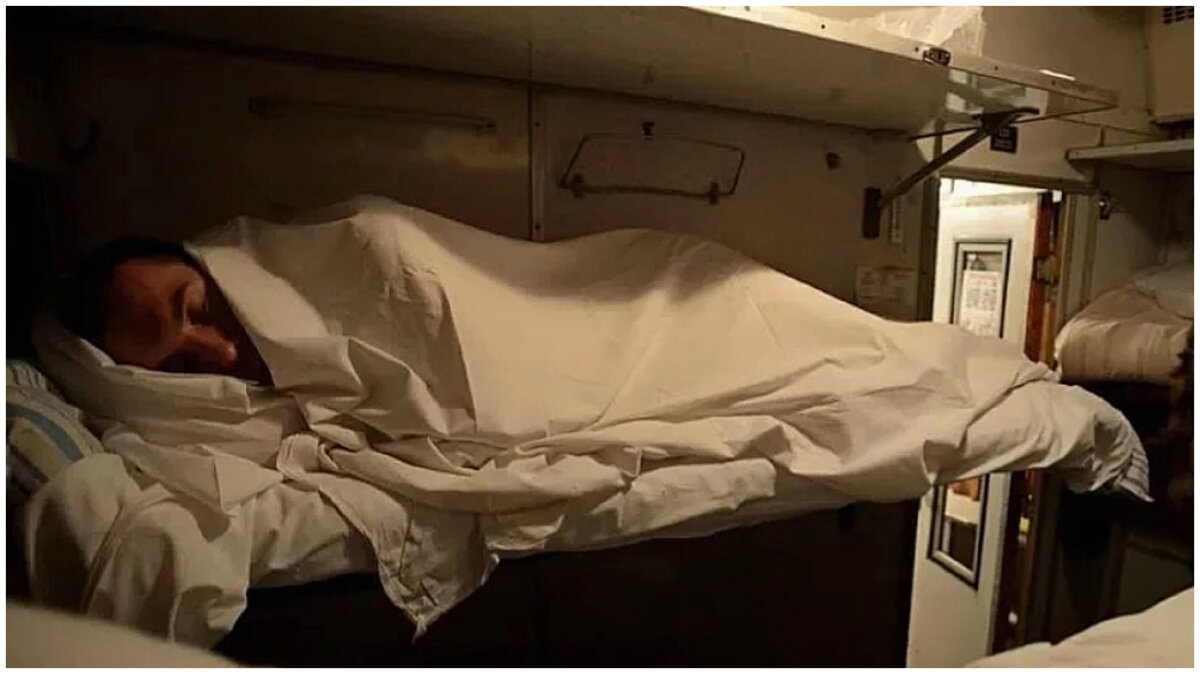 на противоположной верхней полке спал муж