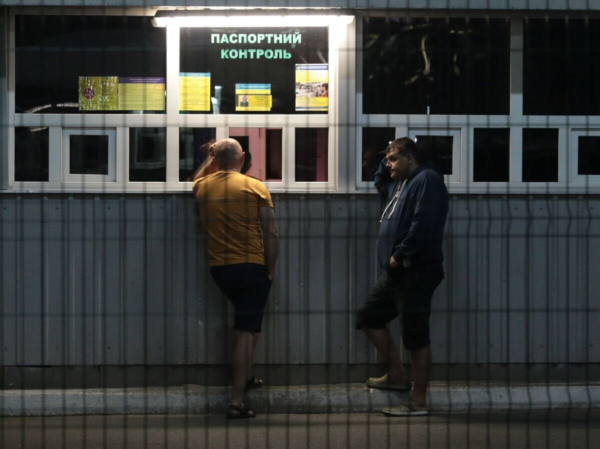    Граждане Украины на международном пункте пропуска через украинско-польскую границу© РИА Новости / Стрингер