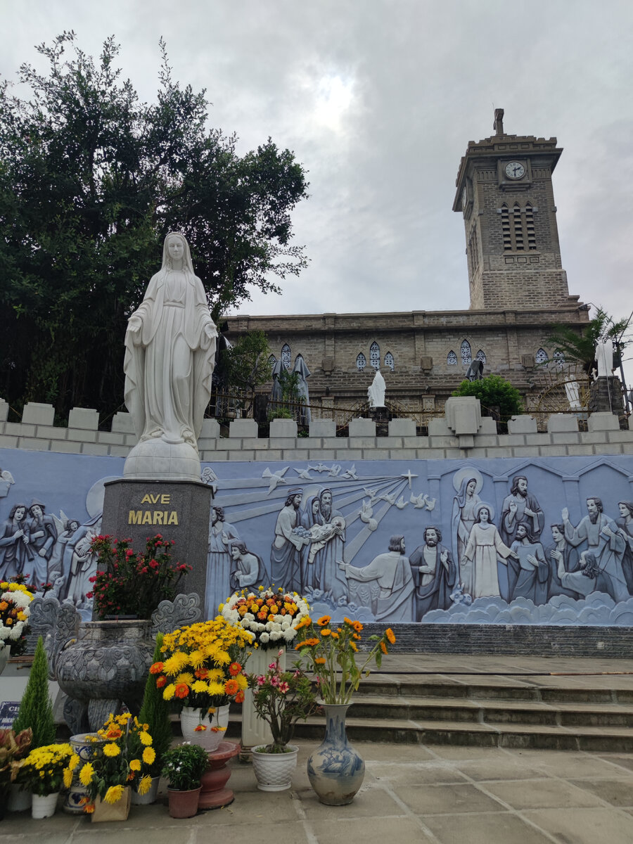 Монумент Девы Марии. 