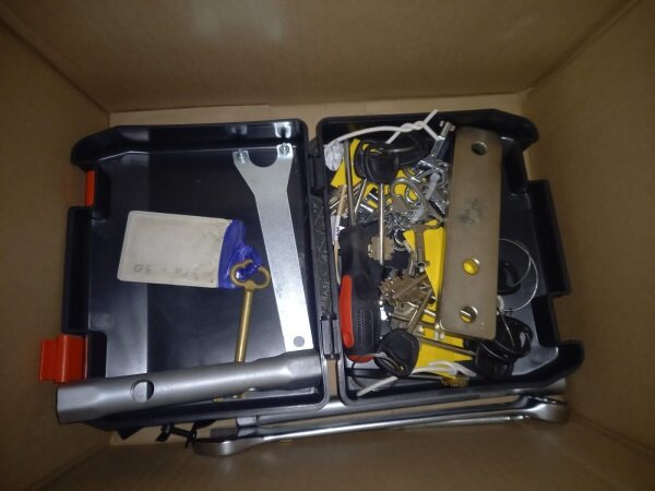 Все необходимое мужчина принес с собой