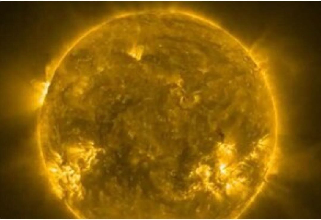 Яркие моменты жизни. Девушка на фоне неба. Стих про пламя. Там нет солнца там нет света. Маленькая странатестранатекст.