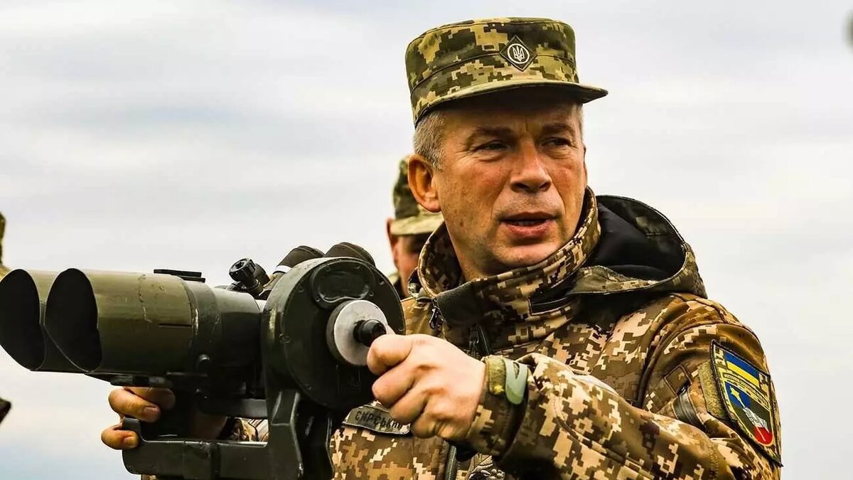    Родной дед нового главнокомандующего ВСУ Александра Сырского воевал против гитлеровской Германии и награжден орденами и медалями.