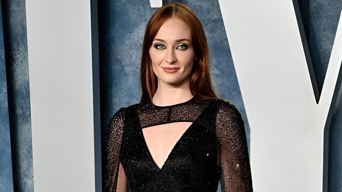    Софи Тёрнер:Instagram / sophiet