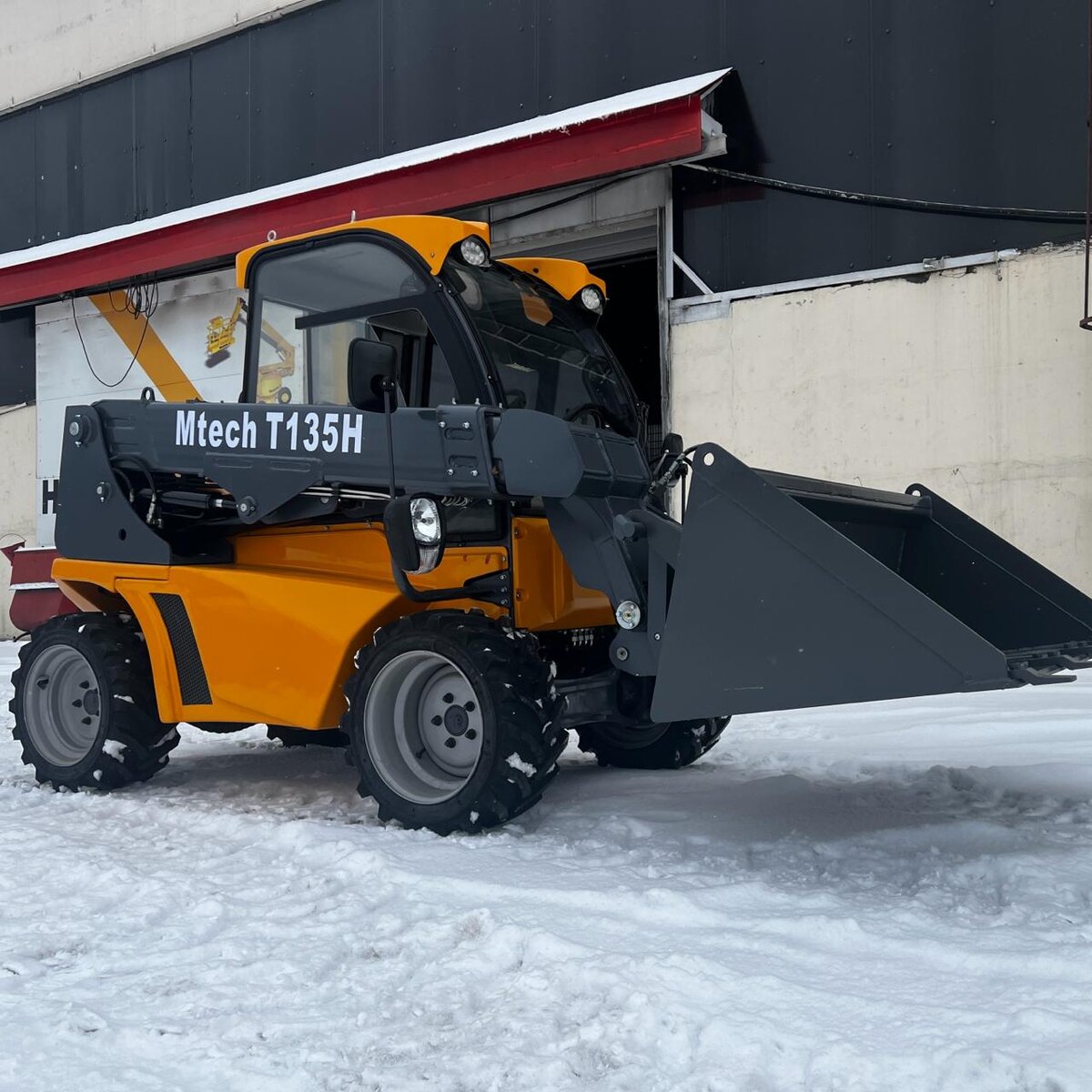 мини телескопический погрузчик Manitech T135H (аналог Everun ERT1500
