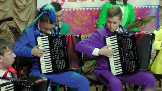 аккордеон с оркестром. ансамбль баянистов. аккордеон ансамбль. детские фольклорные коллективы. ансамбль аккордеонисток тутти.