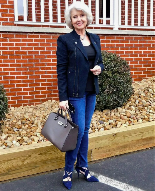 Постучись ко мне в дверь приколы. Даже 1 нету. Поехали куда нибудь. Авки с надписями для девушек. Даже 1 нету.