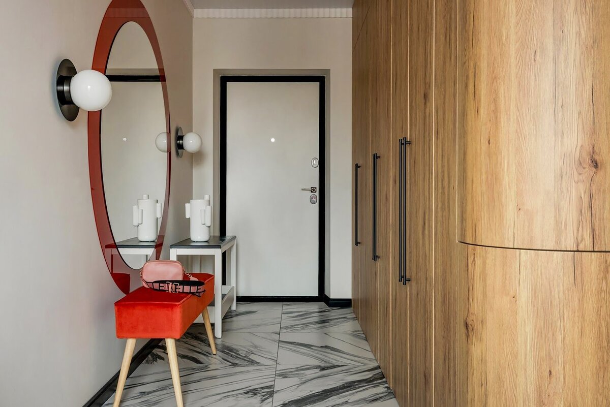 На фото: интерьер прихожей в квартире 47 кв.м. Дизайнер: Александра Никулина; стилист: Ирина Чертихина; фотограф: Наталья Горбунова