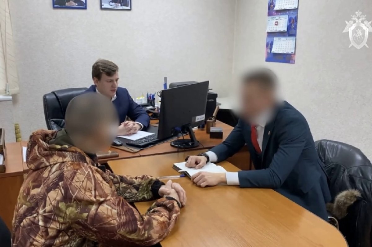    Отца, выстрелившего в голову 2-летней дочке, доставили для дачи показаний