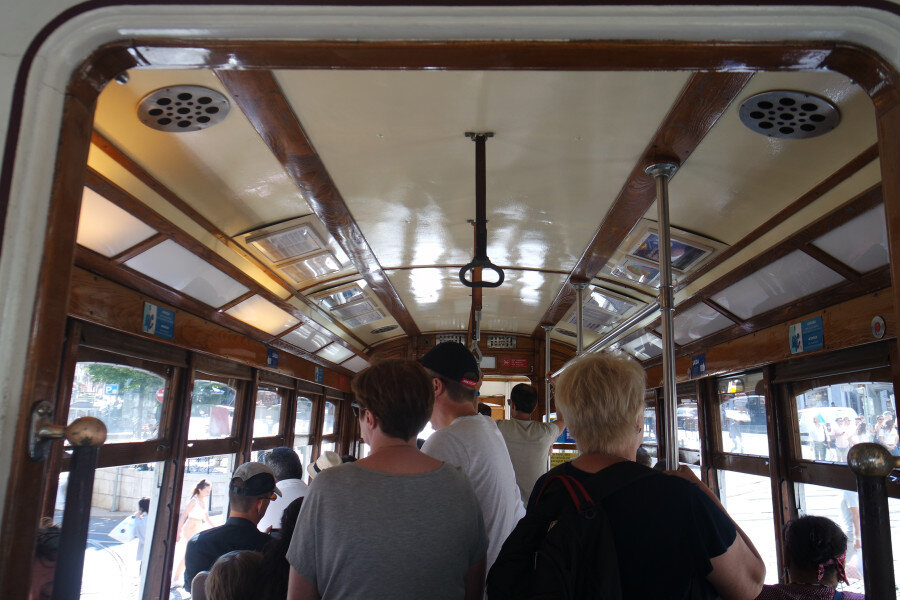 в лиссабонском трамвае номер 28