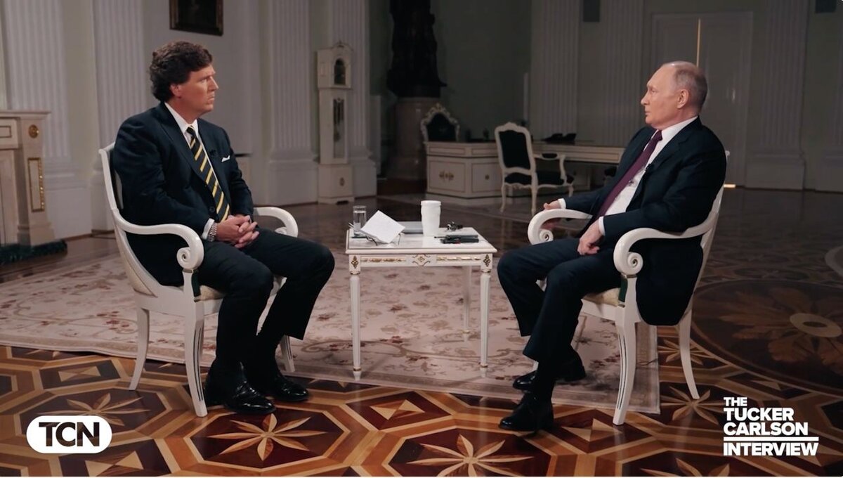 В Сети появилось полное интервью президента РФ Владимира Путину экс-ведущему Fox News Такеру Карлсону.
