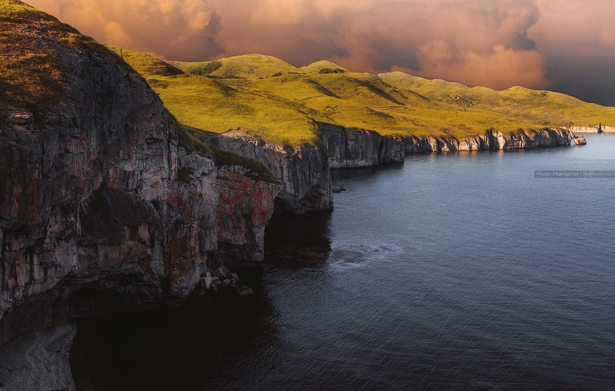 Солнце взошло начинается день. Где встает солнце. Солнце восходит на востоке. День летнегосолнцнстояния. Солнце входит и заходи.
