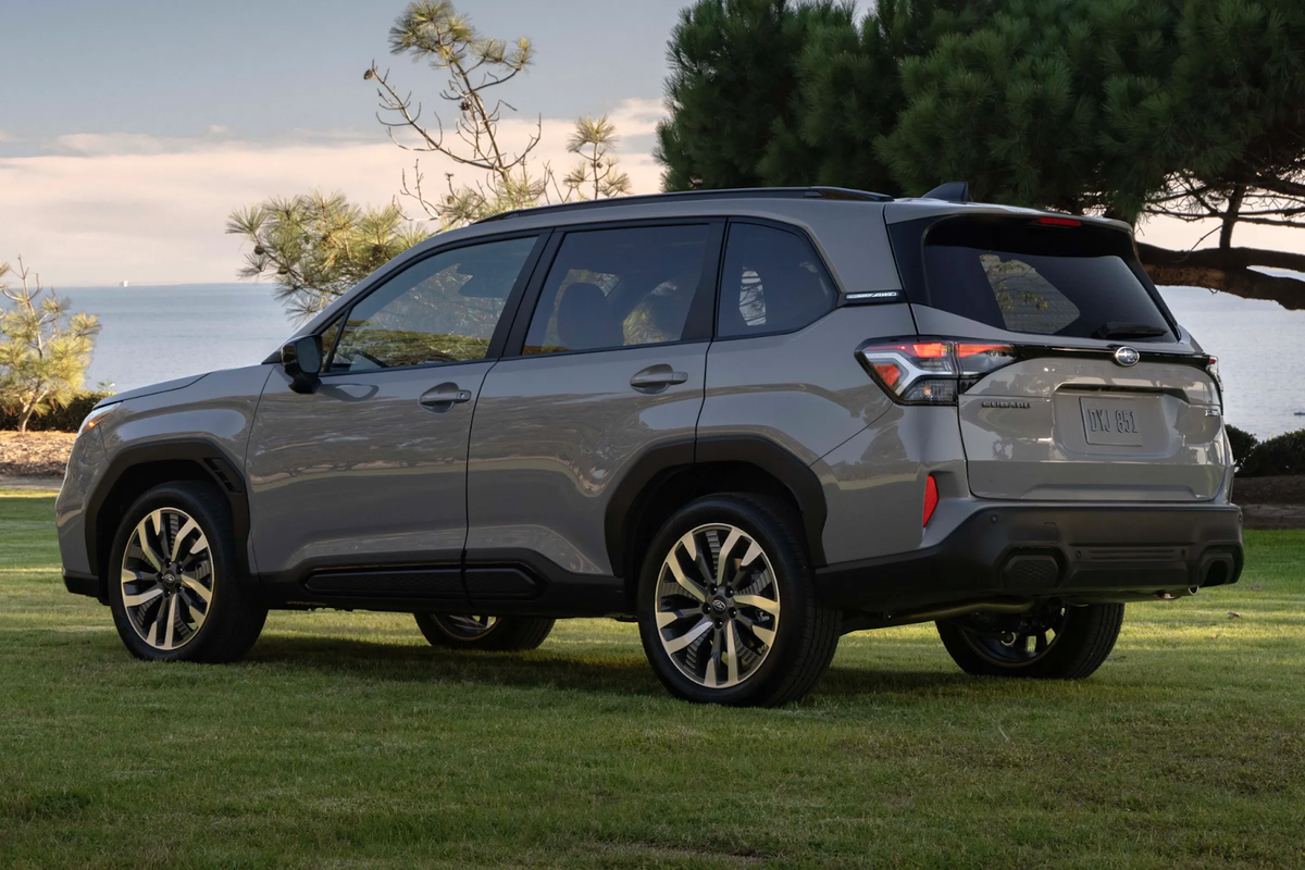 Самый  дорогой в обзоре автомобиль – Subaru Forester 