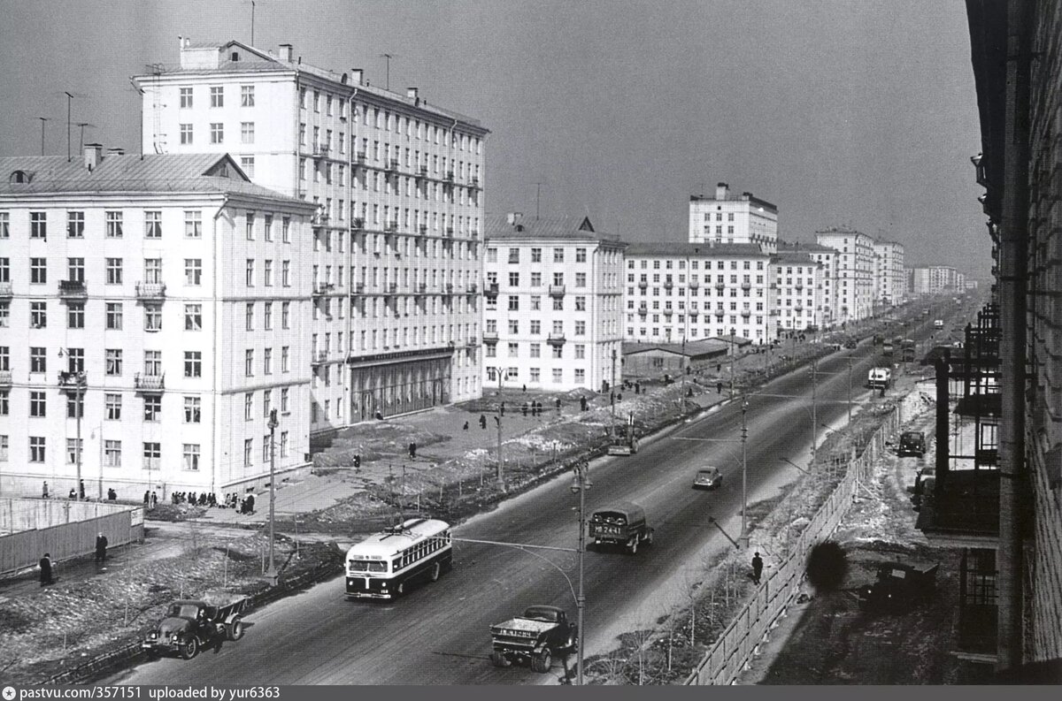 Улица Куусинена в 1958 году. Вид с дома №4с1 в сторону Песчаных улиц. Фото Н. Грановского, с сайта www.pastvu.com.