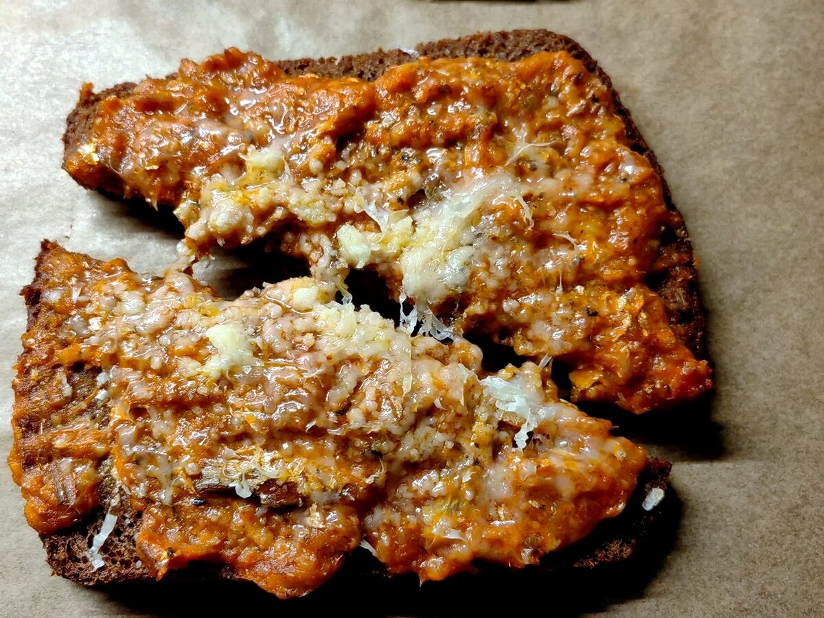 Бутерброды с килькой в томате