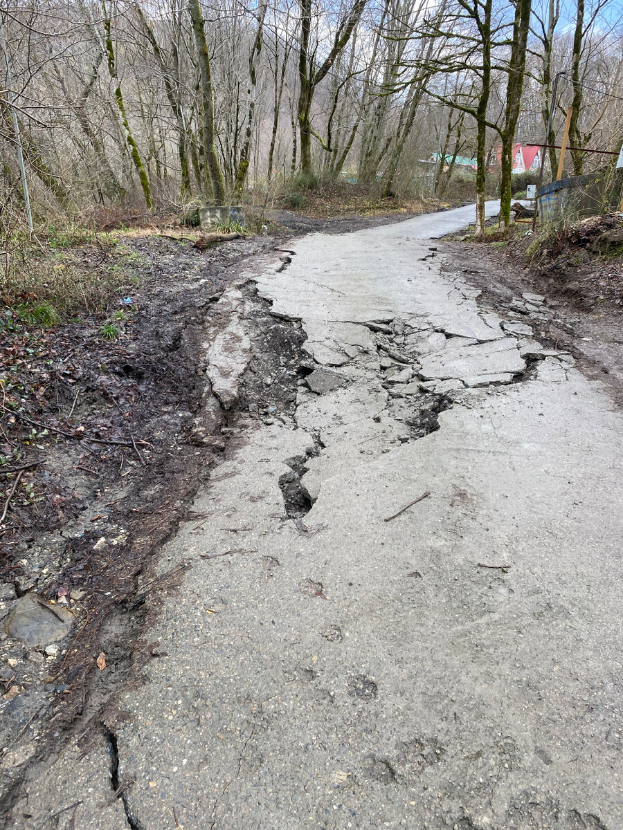 Водопад которого нет на картах на ручье Холодная Балка, опасный спуск,  сказочный терем и провал дороги — мой поход в мамайском лесу. | Путешествия  Саши по горам. | Дзен