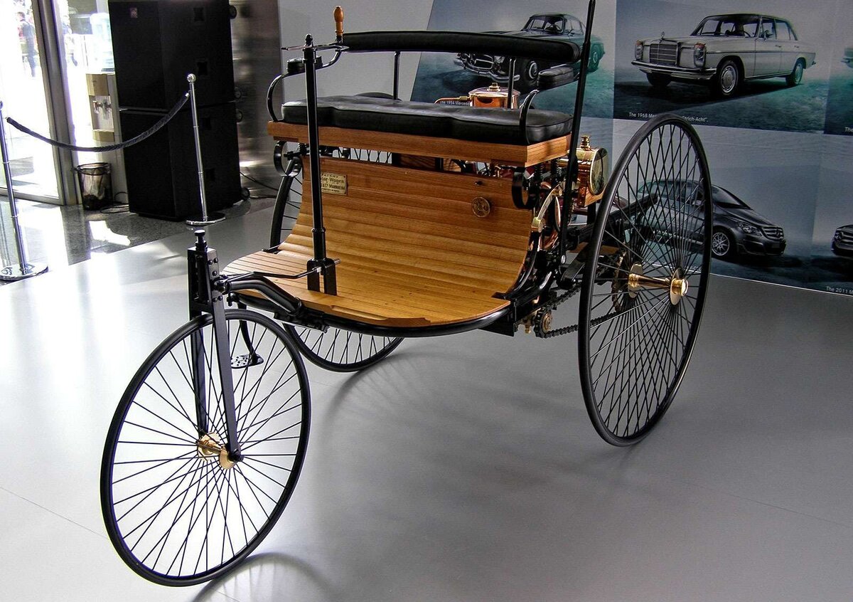 Первые машины как называются. Benz Patent-Motorwagen 1886 года.