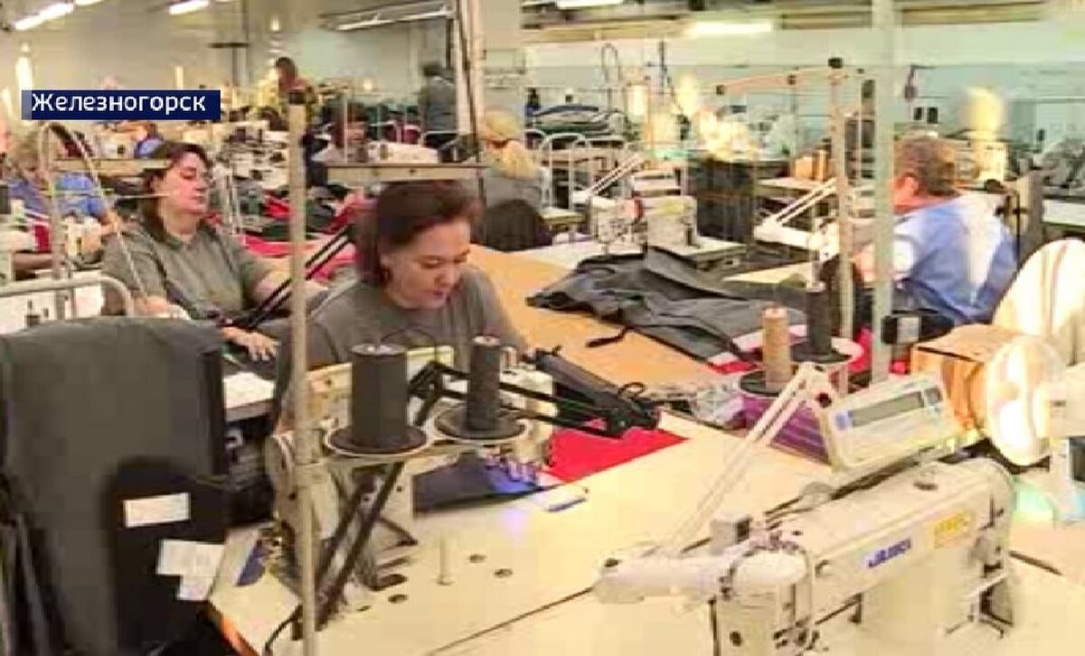 где швейная фабрика. где швейная фабрика. цех по пошиву одежды. трикотажный цех. швейный цех трикотаж.