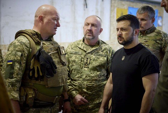    Александр Павлюк (в центре)