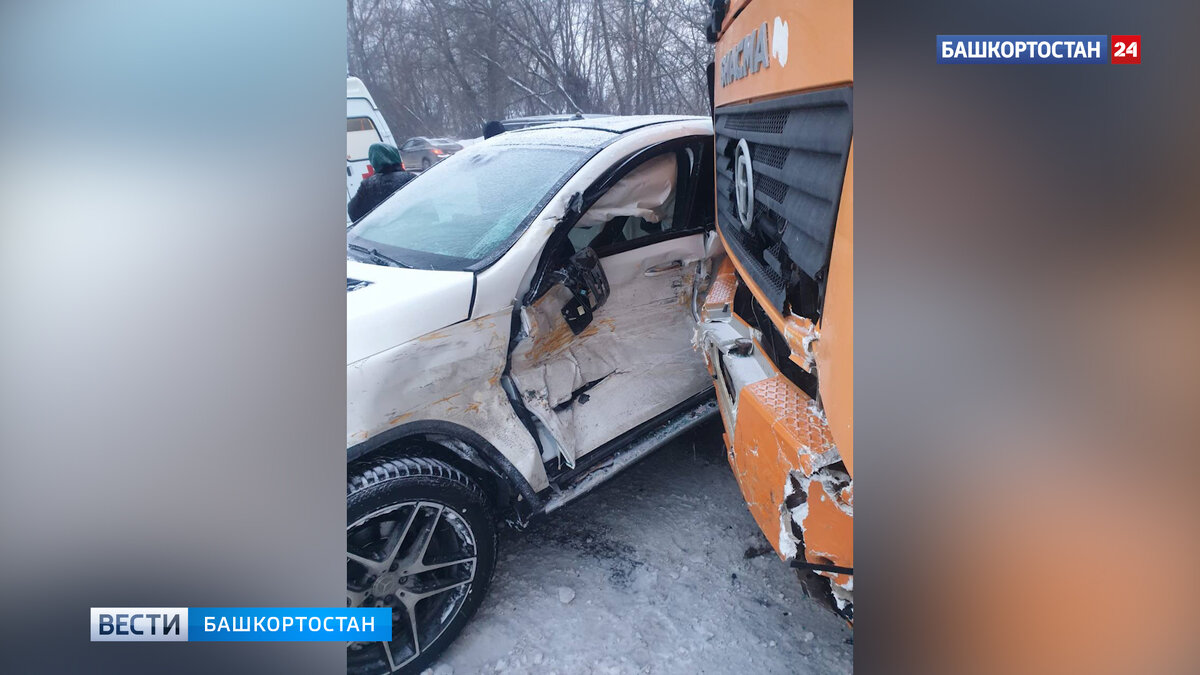    В уфимской Деме столкнулись Mercedes-Benz и грузовик: пострадала женщина