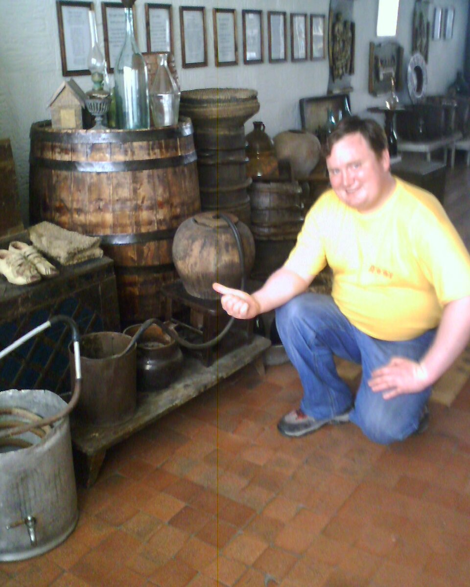 Самогонный аппарат, для производства антисептика в деревне.