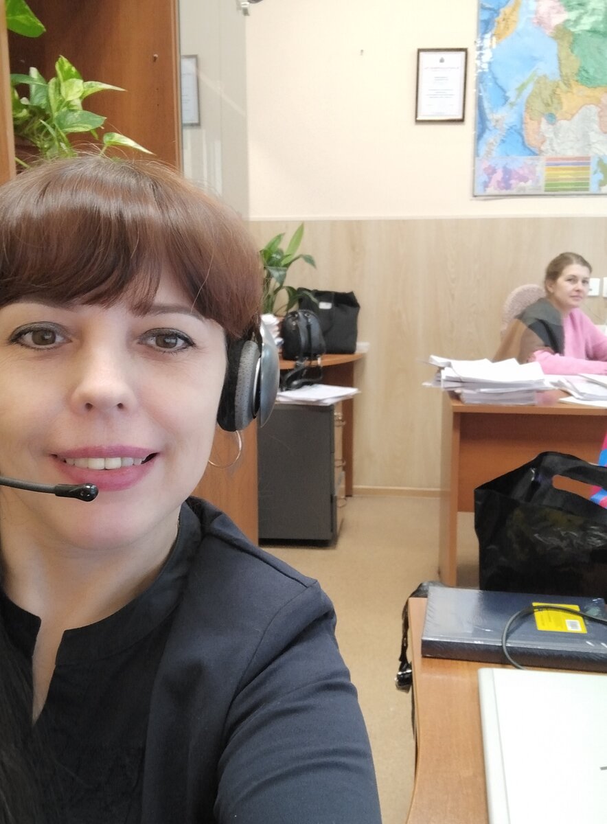 Вот, например, сзади меня человечек сидит, которая за двадцать с лишним лет нашего знакомства, не разочаровала ни разу. Ссорились и мирились, обе поавдолюбки до мозга костей и наши точки зрения не всегда совпадают, но она никогда не позволила себе нарушить моральные принципы 