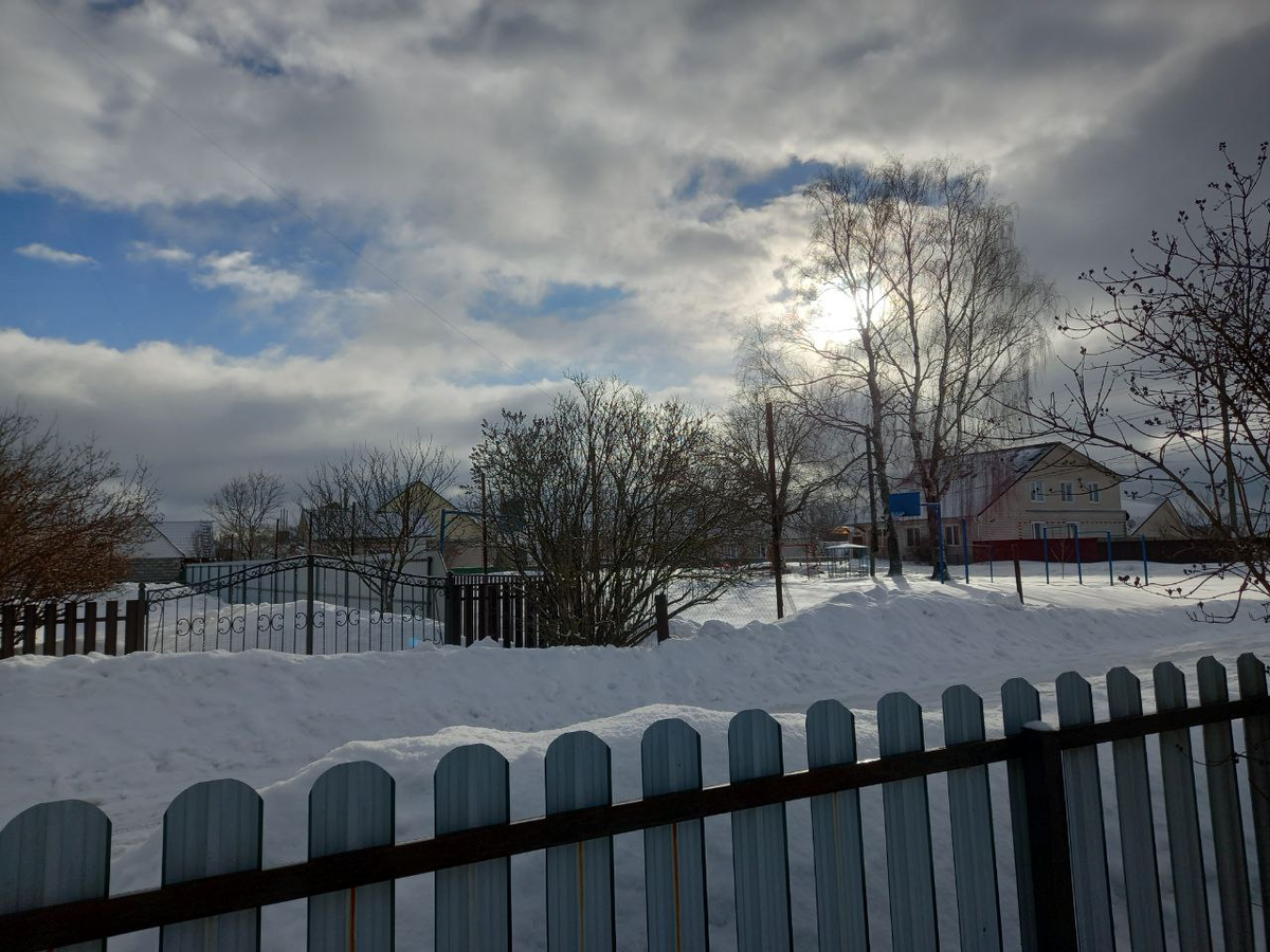 Вид с моего крыльца. Фото автора.