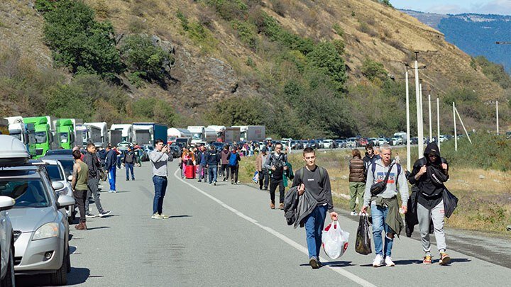 ПОСЛЕ НАЧАЛА СВО МНОГИХ "НЕТВОЙНИСТОВ" "СДУЛО ВЕНТИЛЯТОРОМ" ЧЕРЕЗ ВЕРХНИЙ ЛАРС. ФОТО: ФОТО: AVSINN/SHUTTERSTOCK