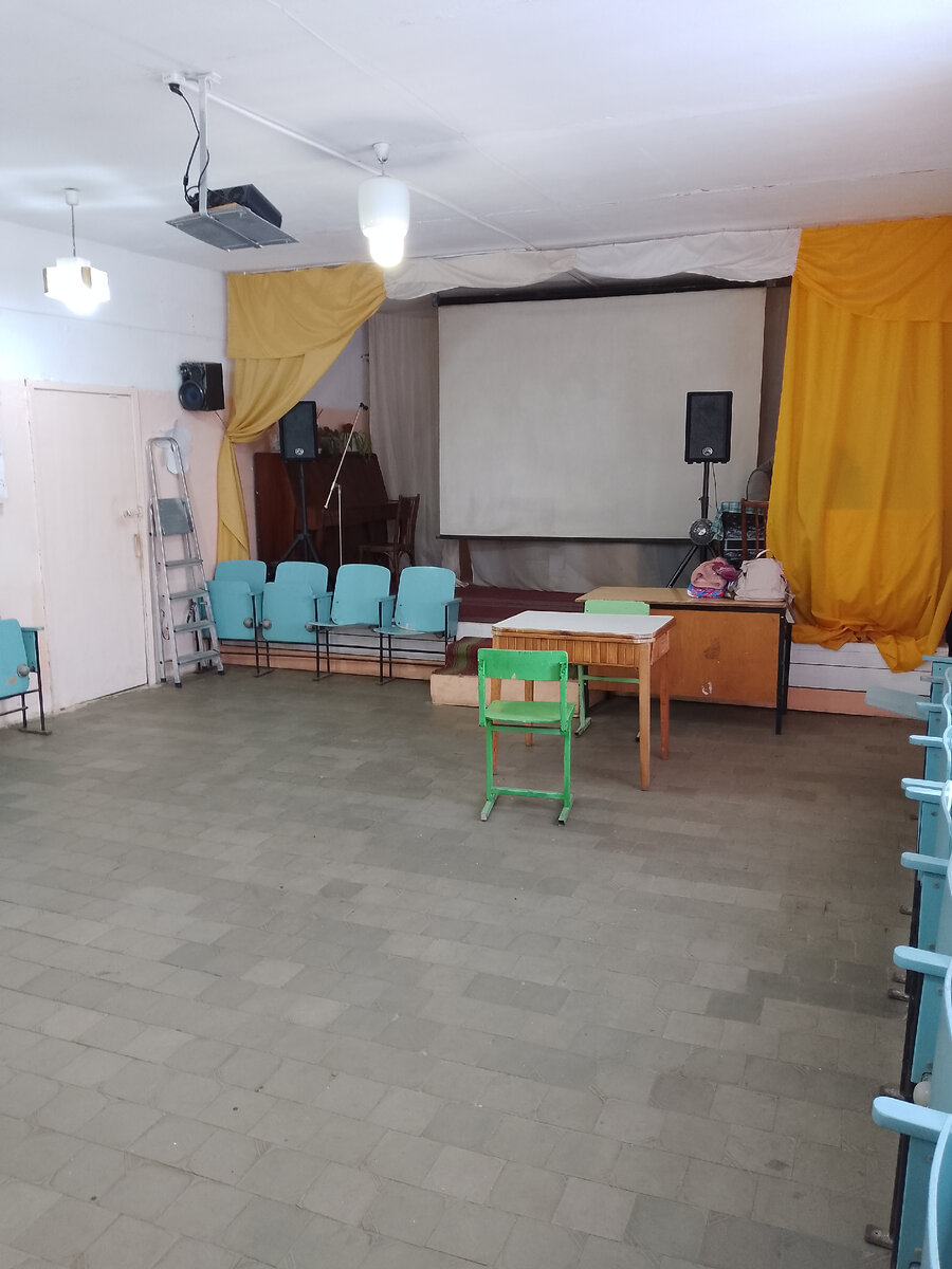 В клубе сделали газовое отопление. 