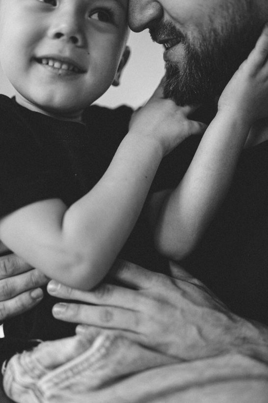 леттеринг папа. девочка с папой. международный день отца (father`s day). самому любимому папе. любовь отца.