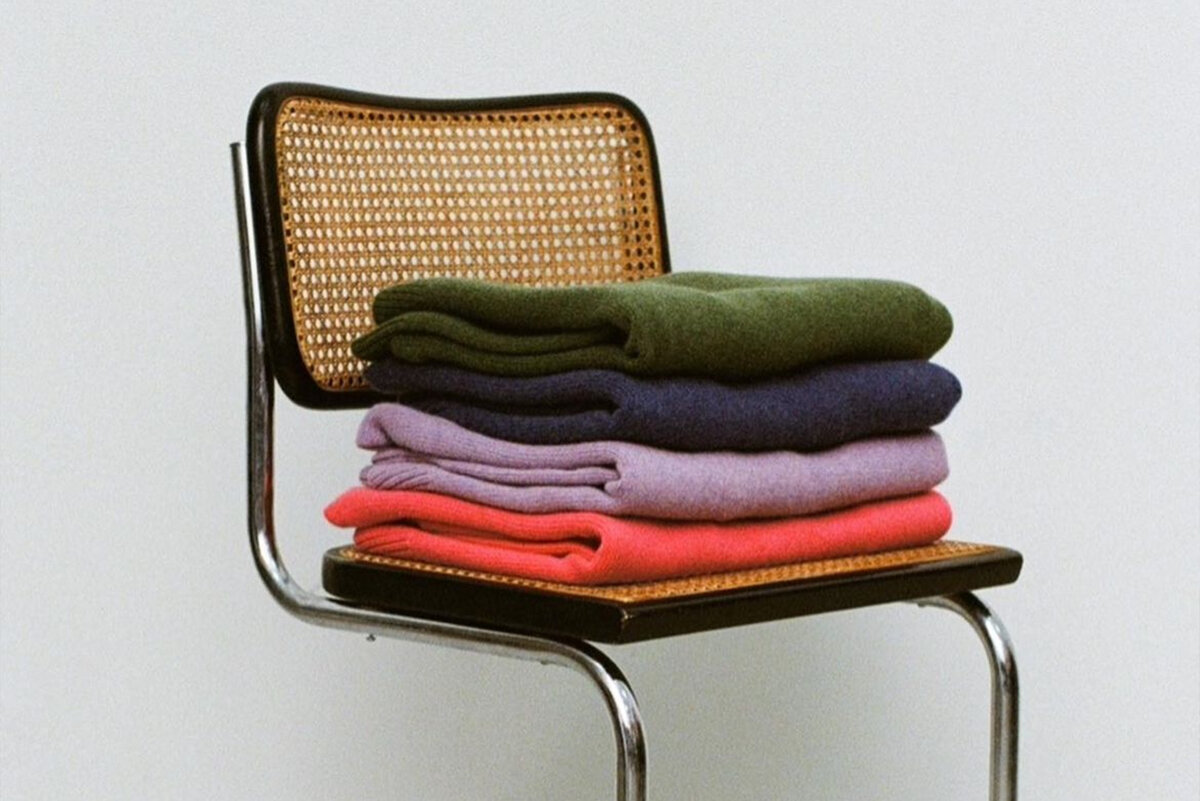     Как стирать одежду из синтетических материалов, чтобы она не потеряла форму